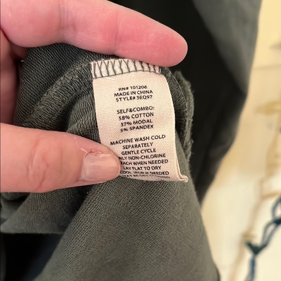 Green Button-Up Long Sleeve Top - Picture 5 of 9